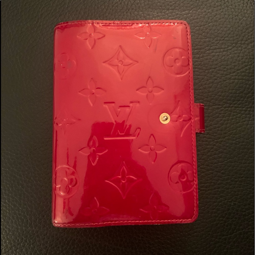 Authentic LOUIS VUITTON
Monogram Vernis Small Agenda Cover Pre-loved